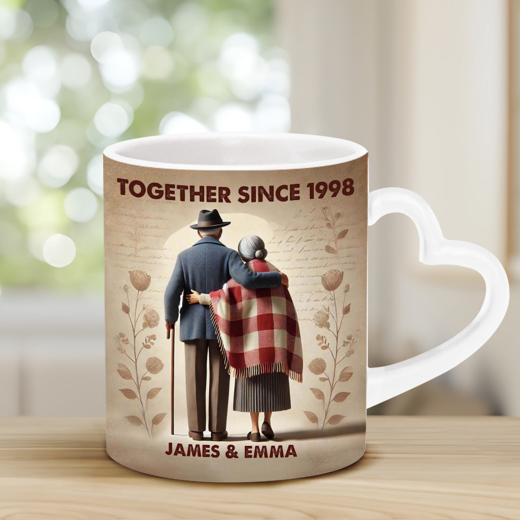 Seit Jahren zusammen - Personalisierte Tasse mit Herzgriff für Paare