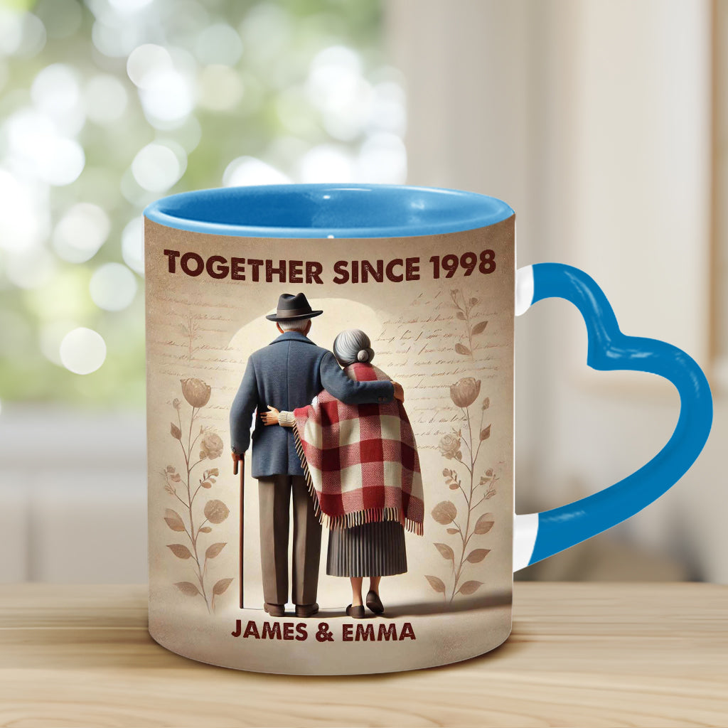 Seit Jahren zusammen - Personalisierte Tasse mit Herzgriff für Paare