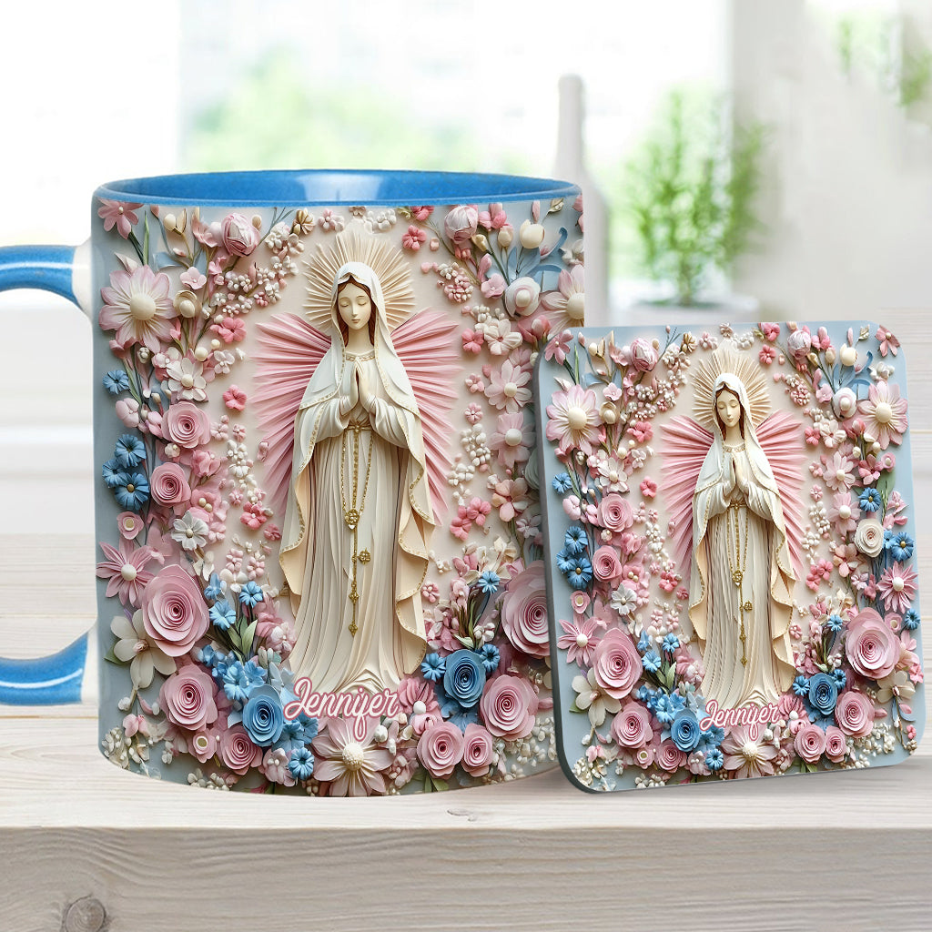 Mariä Gelassenheit mit Blumen – Personalisierte Tasse mit christlichem Akzent