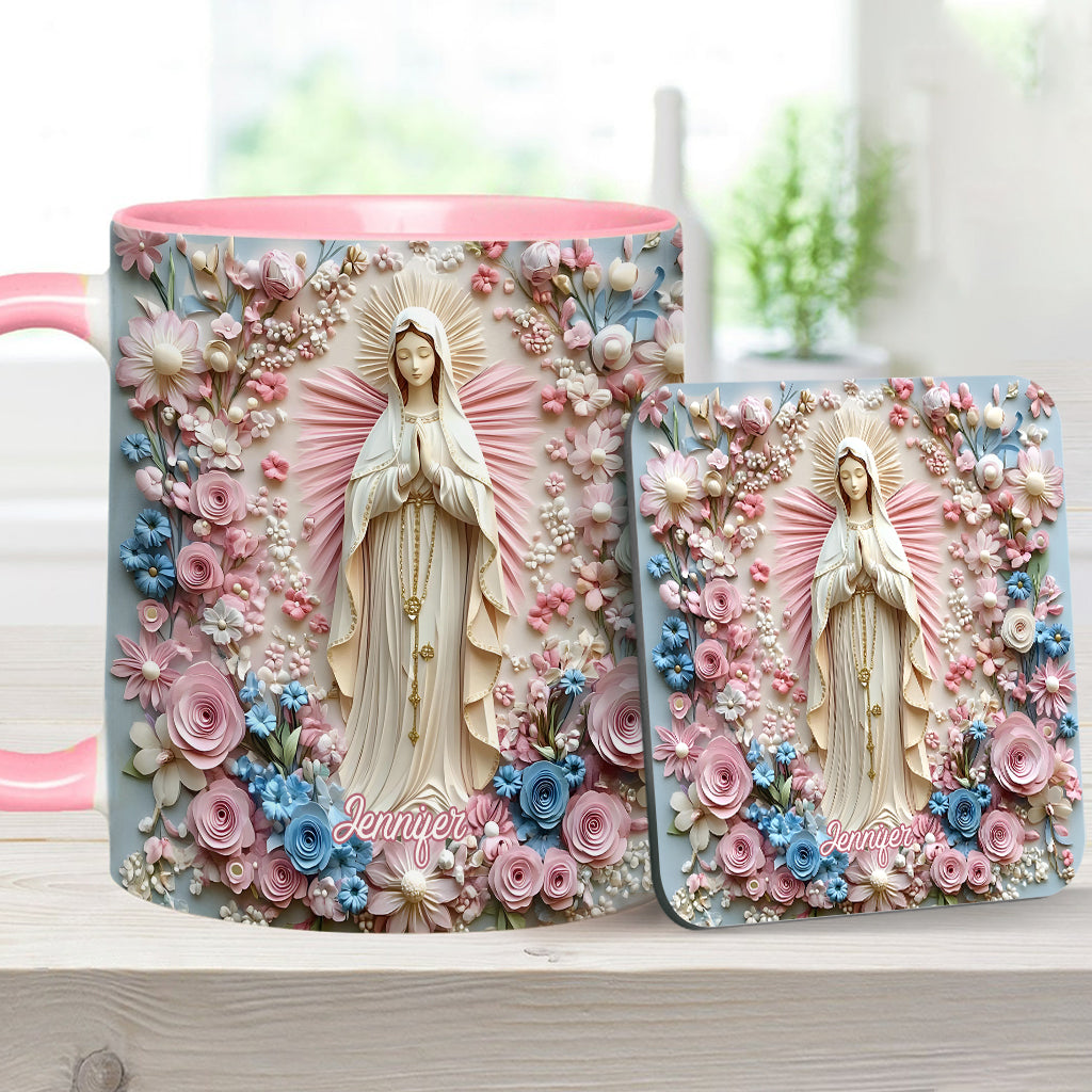 Mariä Gelassenheit mit Blumen – Personalisierte Tasse mit christlichem Akzent