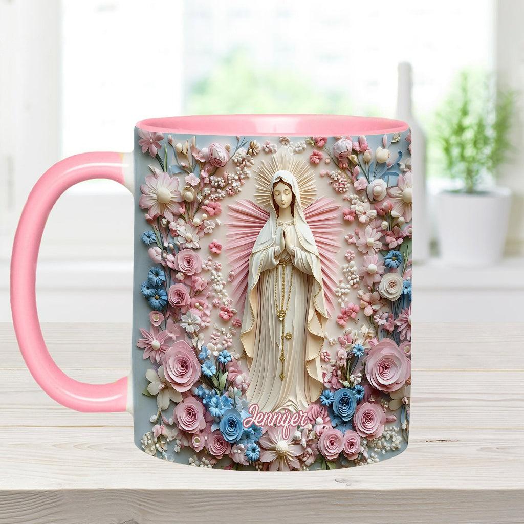 Mariä Gelassenheit mit Blumen – Personalisierte Tasse mit christlichem Akzent