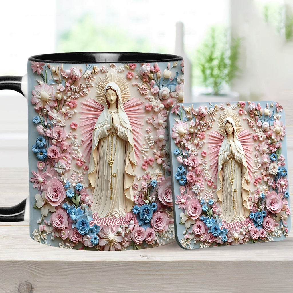 Mariä Gelassenheit mit Blumen – Personalisierte Tasse mit christlichem Akzent