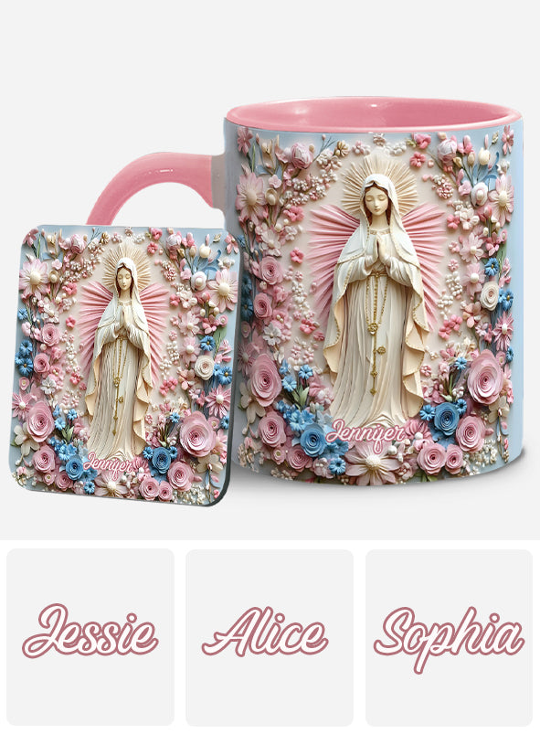 Mariä Gelassenheit mit Blumen – Personalisierte Tasse mit christlichem Akzent