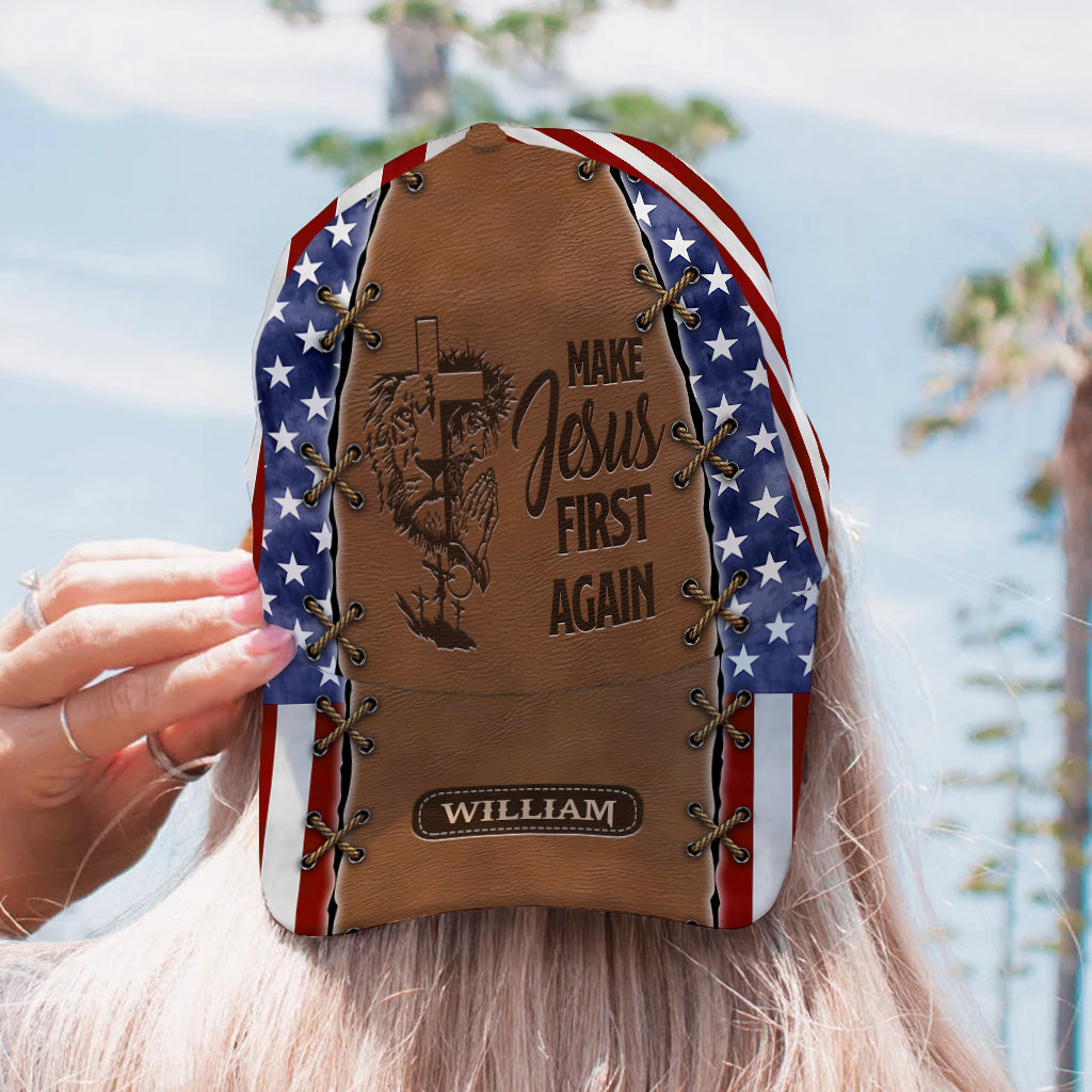 Jesus wieder an die erste Stelle setzen – Personalisierter Hoodie mit christlichem Allover-Print & Klassische Kappe