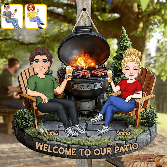 Willkommen auf unserer Terrasse – personalisiertes Holzschild in Pärchenform