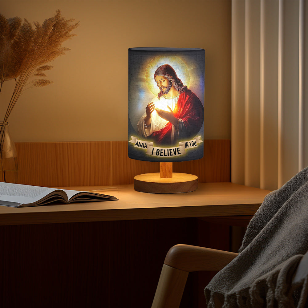 Ich glaube an dich – Personalisierte christliche Tischlampe mit Holzsockel