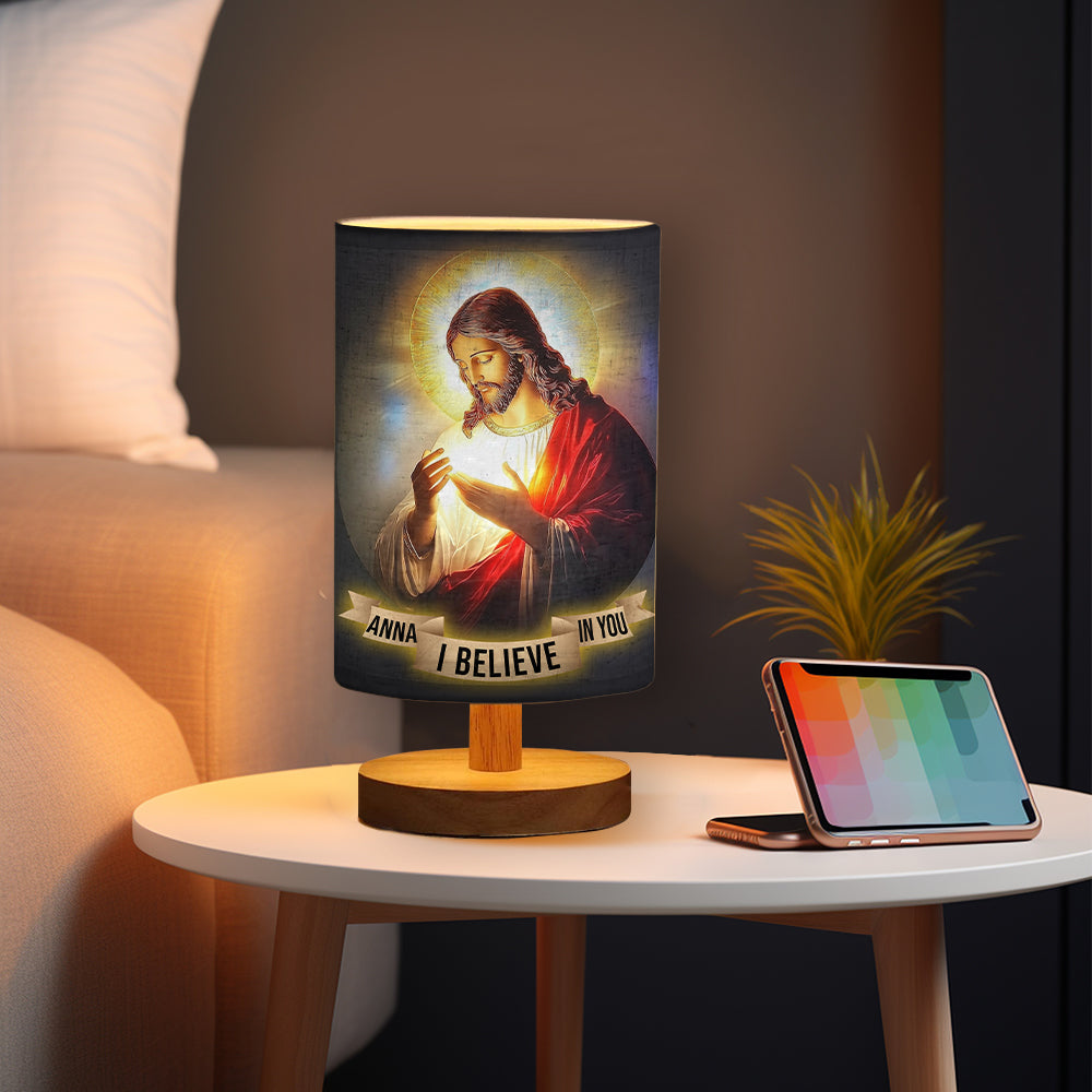 Ich glaube an dich – Personalisierte christliche Tischlampe mit Holzsockel