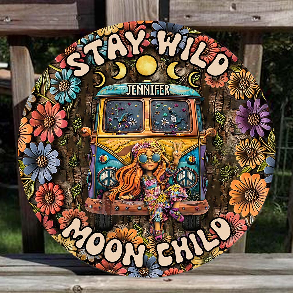 Bleib wild, Mondkind – Personalisiertes Hippie-Rundholzschild