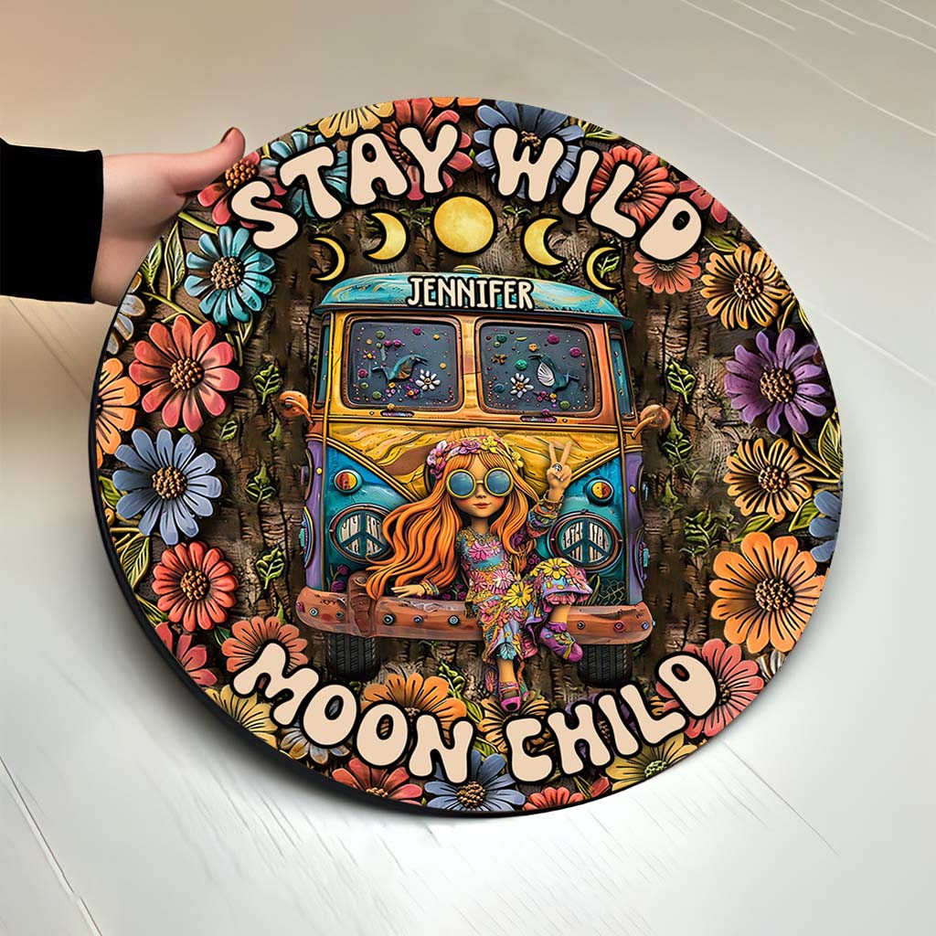 Bleib wild, Mondkind – Personalisiertes Hippie-Rundholzschild