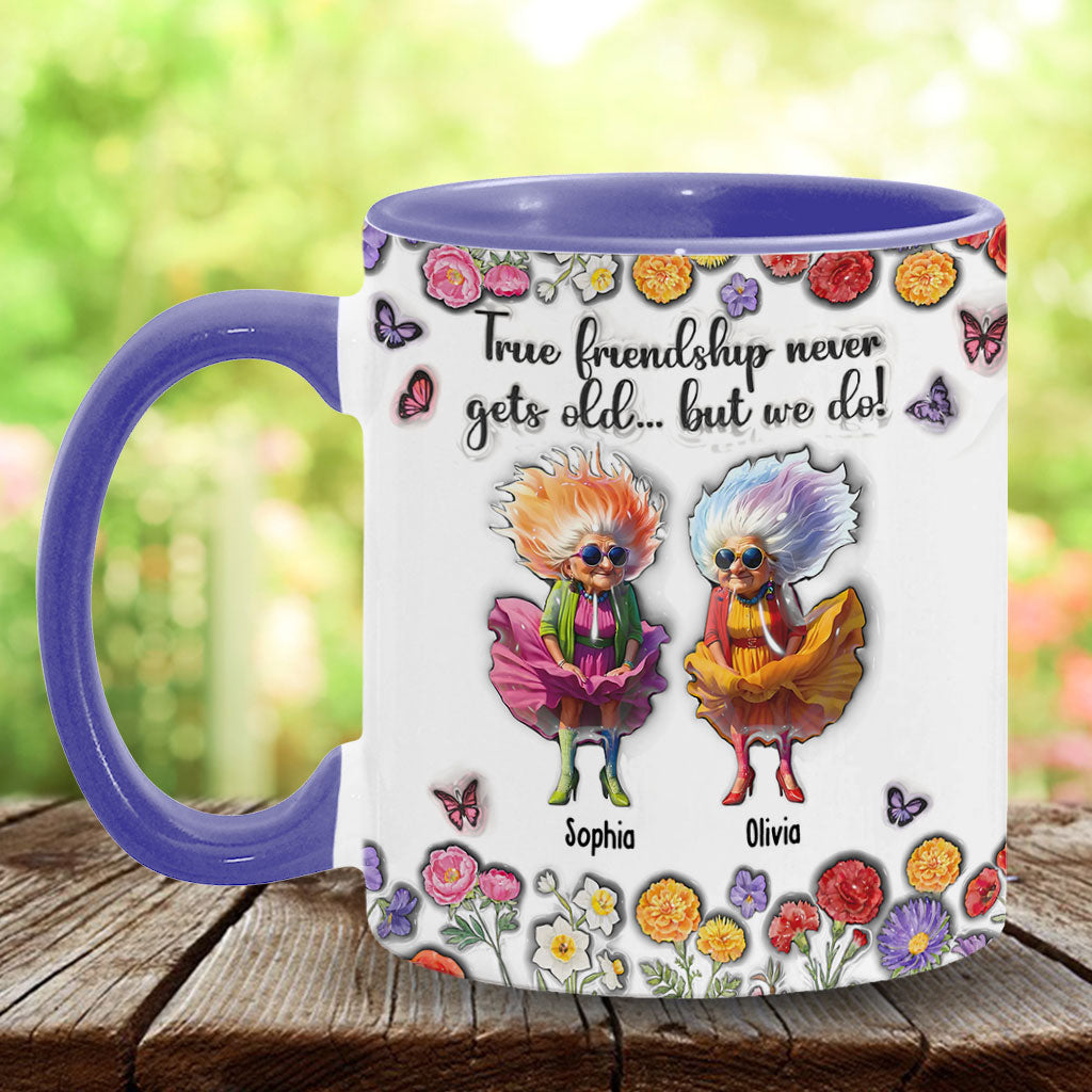 Wahre Freundschaft wird nie alt... aber wir schon! – Personalisierter Bestie-Akzentbecher