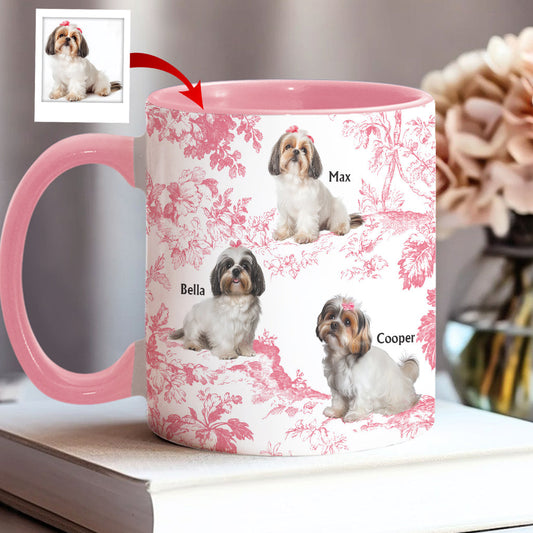 Personalisierte Tasse mit Hundemotiv und Toile-de-Jouy-Muster – individuell gestaltet mit Hundemotiv