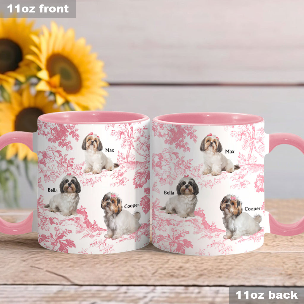 Personalisierte Tasse mit Hundemotiv und Toile-de-Jouy-Muster – individuell gestaltet mit Hundemotiv