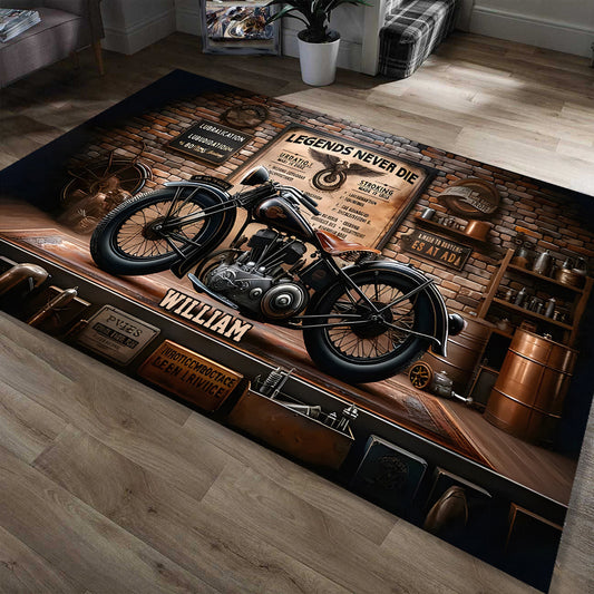 Legens Never Die – Personalisierter Biker-Teppich