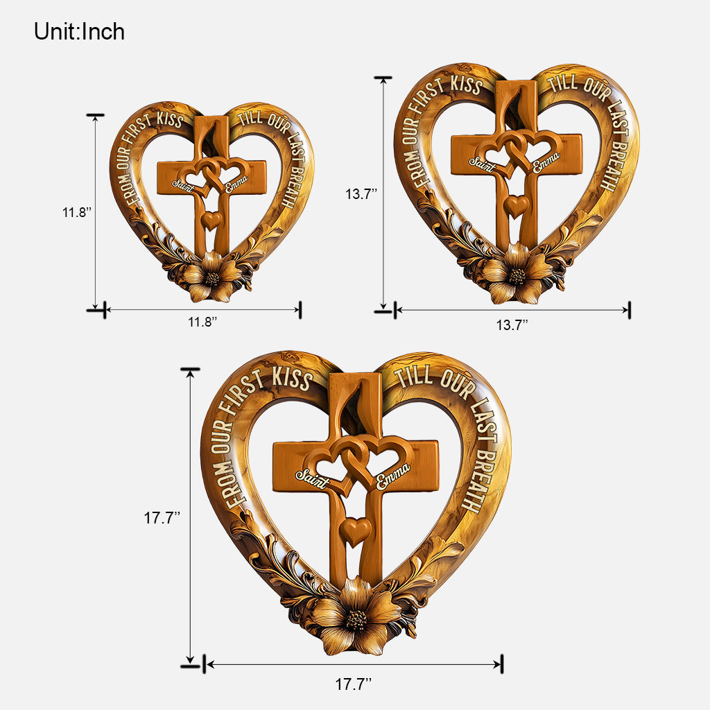 Von unserem ersten Kuss – personalisiertes Holzschild in individueller Pärchenform