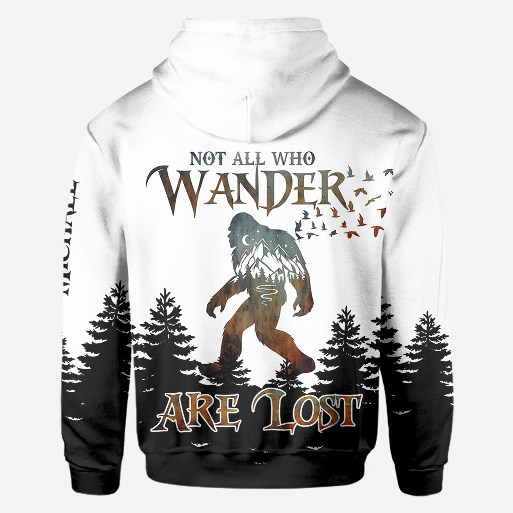 Nicht alle, die wandern, sind verloren – Personalisiertes Camping-Shirt