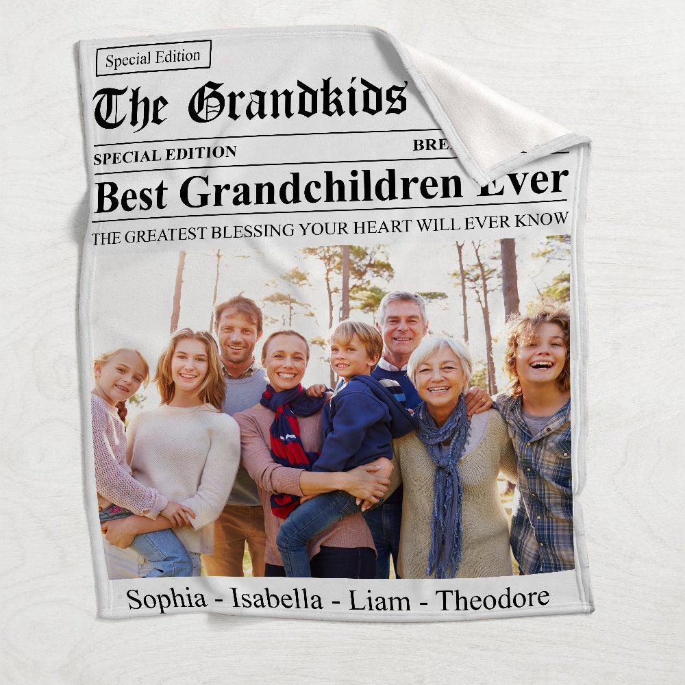 Die Oma Times – Das beste Enkelkind aller Zeiten – Personalisierte Oma-Decke