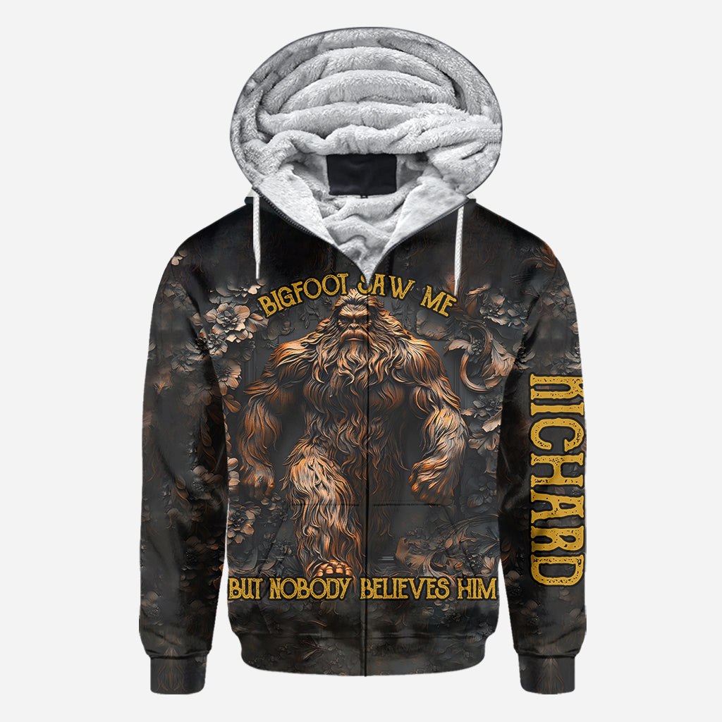 Bigfoot hat mich gesehen – Personalisiertes Camping-Shirt