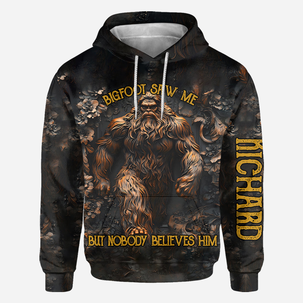 Bigfoot hat mich gesehen – Personalisiertes Camping-Shirt