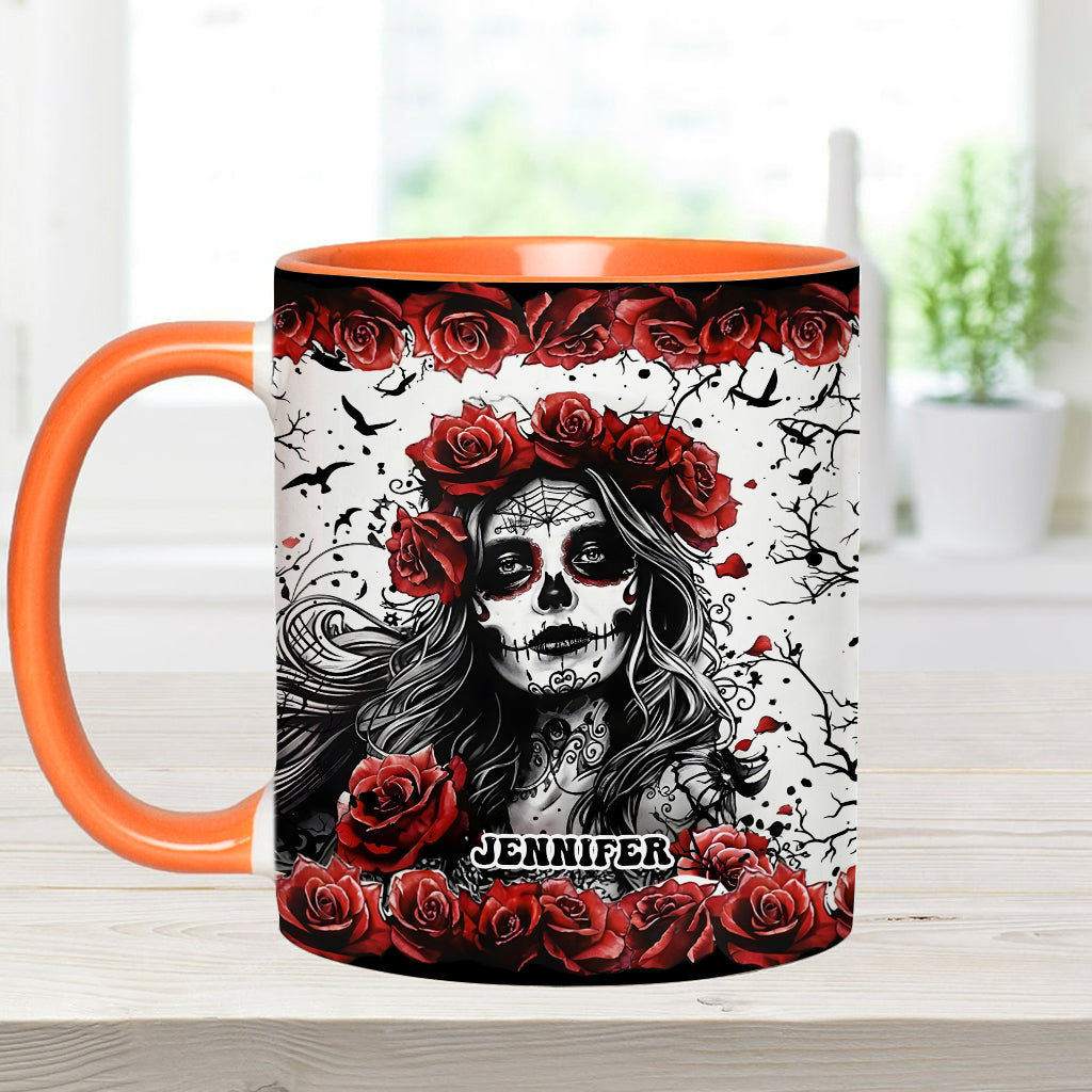 Totenkopf und rote Rosen – Personalisierte Tasse mit Totenkopf-Akzent