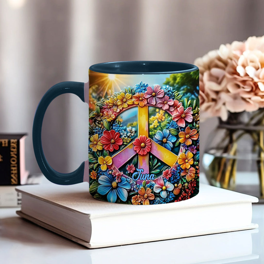 Personalisierte Tasse mit Blumen-Friedenszeichen und Hippie-Akzent