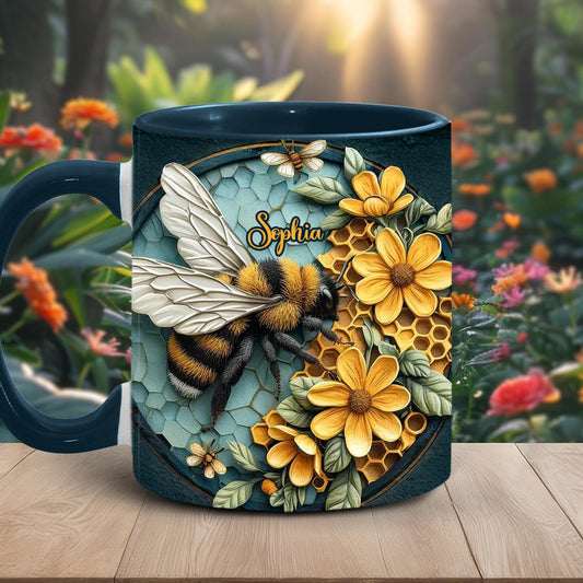 Biene und Honigwabe – Personalisierte Tasse mit Bienenmotiv