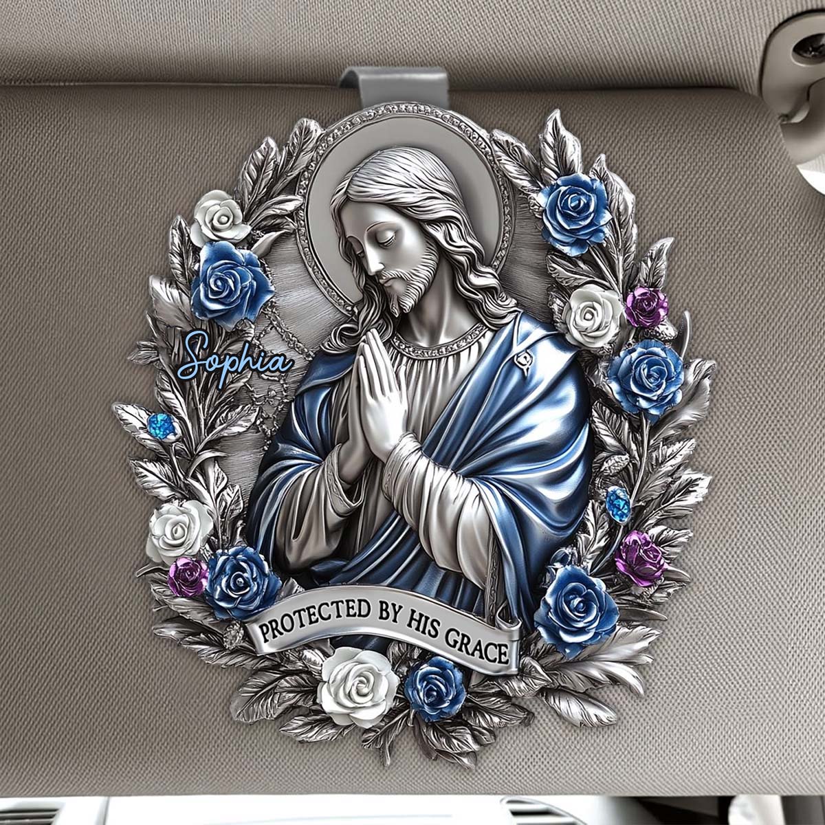 Geschützt durch seine Gnade – Personalisierter, christlich geformter Auto-Sonnenblendenclip