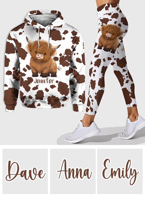 Einfach ein Mädchen, das Hochlandrinder liebt – Personalisierter Hoodie und Leggings mit Hochlandrind-Motiv