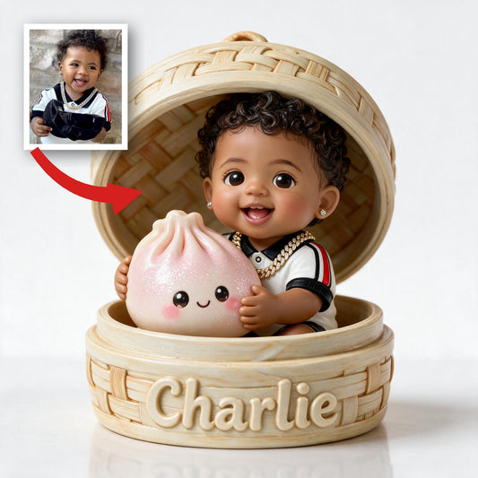Niedliches schwarzes Baby mit lockigen Haaren und Kawaii-Dumpling, personalisierte doppelseitige Acrylplakette, individuelles Kindergeschenk