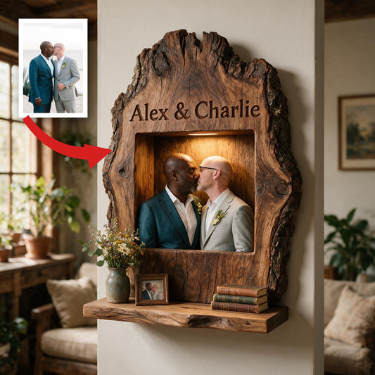 Personalisierte Rustikale Live Edge LGBT Alte Paare Holz Wandregal | Individuelles Wandkunstgeschenk zur Hochzeitsfeier
