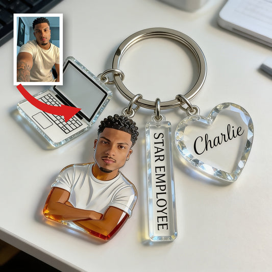Personalisierter Schlüsselanhänger mit Porträt eines lateinamerikanischen Mannes, individuelles Geschenk für Kollegen mit thematischen Charms