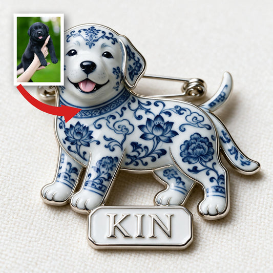 Niedliche personalisierte blaue & weiße Porzellan Labrador Retriever Welpen 3D-Relief-Emaille-Nadel, Geschenk für Hundeliebhaber