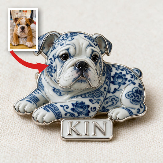 Personalisierte blaue & weiße Porzellan Bulldog 3D Relief Emaille-Anstecknadel, Geschenk für Hundeliebhaber
