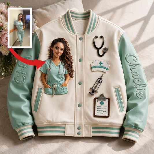 Personalisierte bestickte Latina CNA Krankenschwester Varsity-Jacke, durchdachtes Dankeschön-Geschenk für das Pflegepersonal