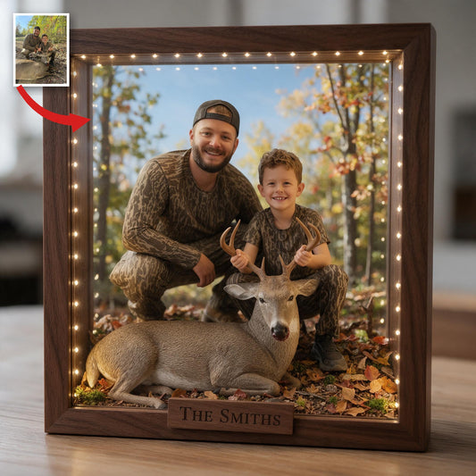 Personalisierte LED-Lampe mit Foto von Jäger und Kind im Holzrahmen