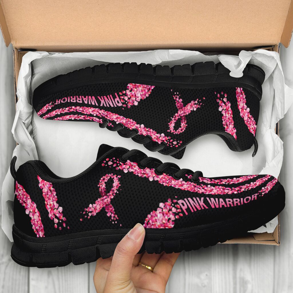 Pink Warrior Sneakers zur Sensibilisierung für Brustkrebs 0622