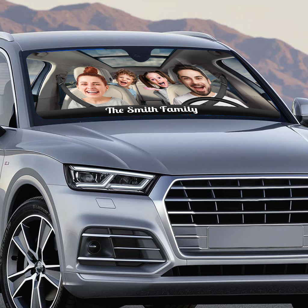 Autoreise – Personalisierter Sonnenschutz für Familienautos
