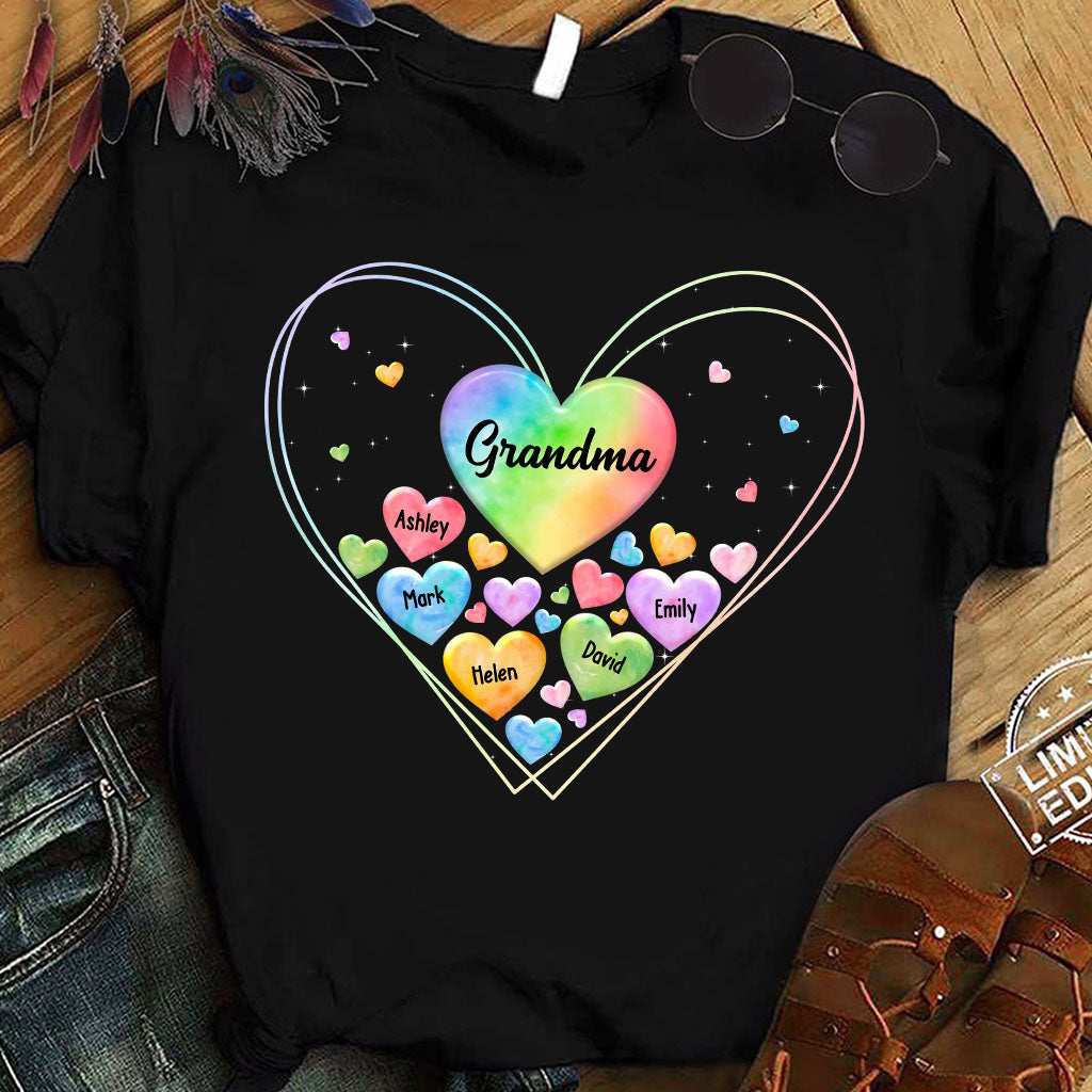 Buntes Herz für Oma und Mutter – Geschenk für Oma, Mama – Personalisiertes T-Shirt und Hoodie