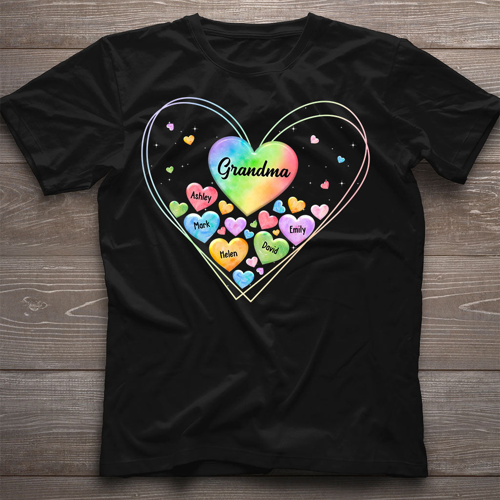 Buntes Herz für Oma und Mutter – Geschenk für Oma, Mama – Personalisiertes T-Shirt und Hoodie
