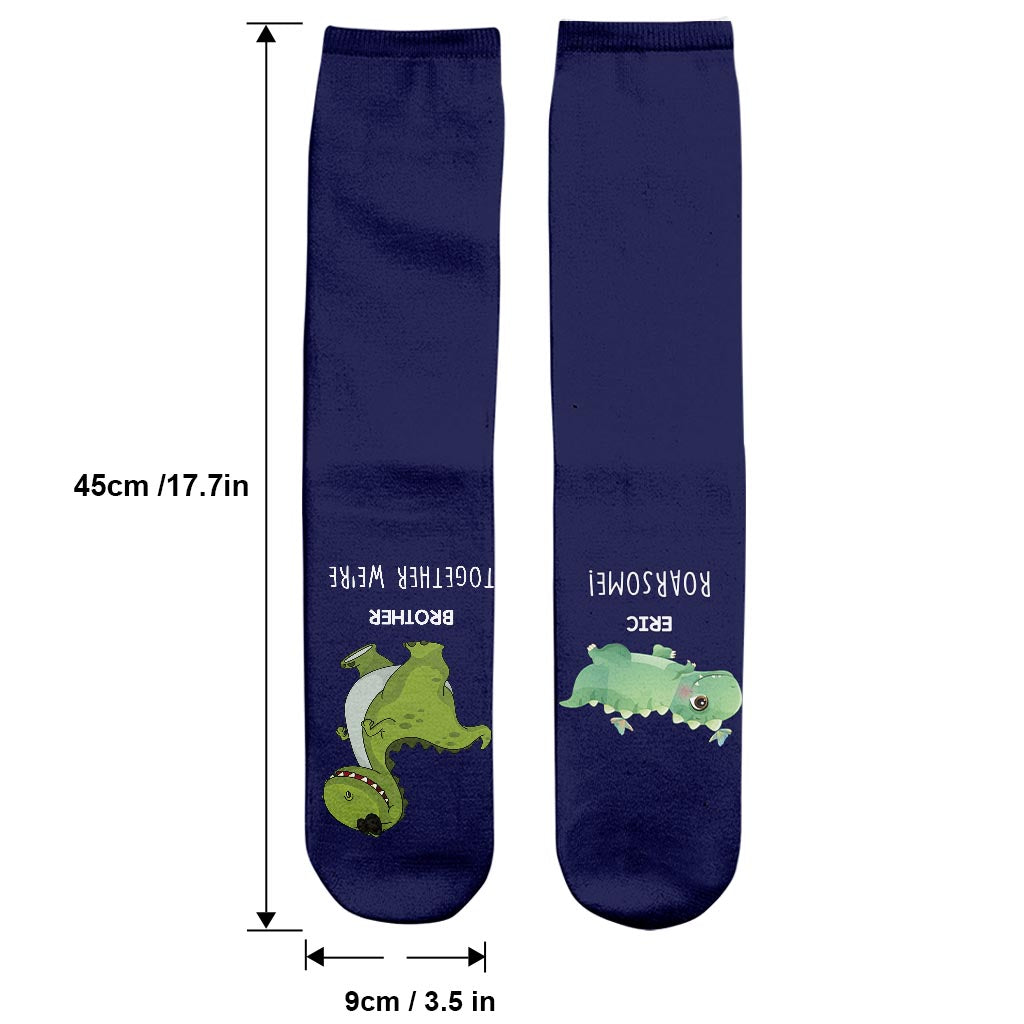 Gemeinsam sind wir brüllend gut – Geschenk für Papa, Oma, Opa, Mama, Onkel, Tante, Bruder, Schwester, Sohn, Tochter, Enkelin, Enkel, frischgebackene Mama, frischgebackener Papa – Personalisierte Socken