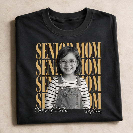 Personalisierte Vintage Foto Senior Mom Shirt | Geschenk zur Abschlussfeier 2026 für stolze Mütter