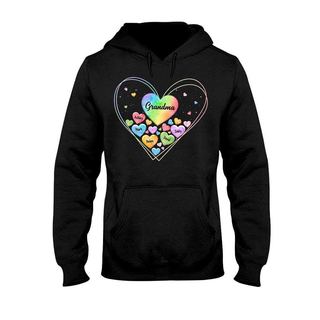 Buntes Herz für Oma und Mutter – Geschenk für Oma, Mama – Personalisiertes T-Shirt und Hoodie