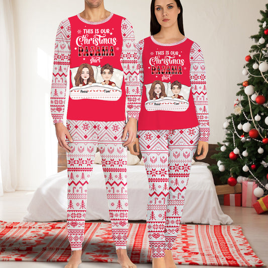 Das ist unser Weihnachtspyjama-Shirt – personalisiertes Partnerpyjama-Set