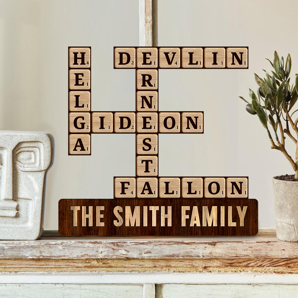 Kreuzworträtsel „Liebe Familie“ mit individuellem Namen – personalisierte Scrabble-Holzplakette in individueller Form