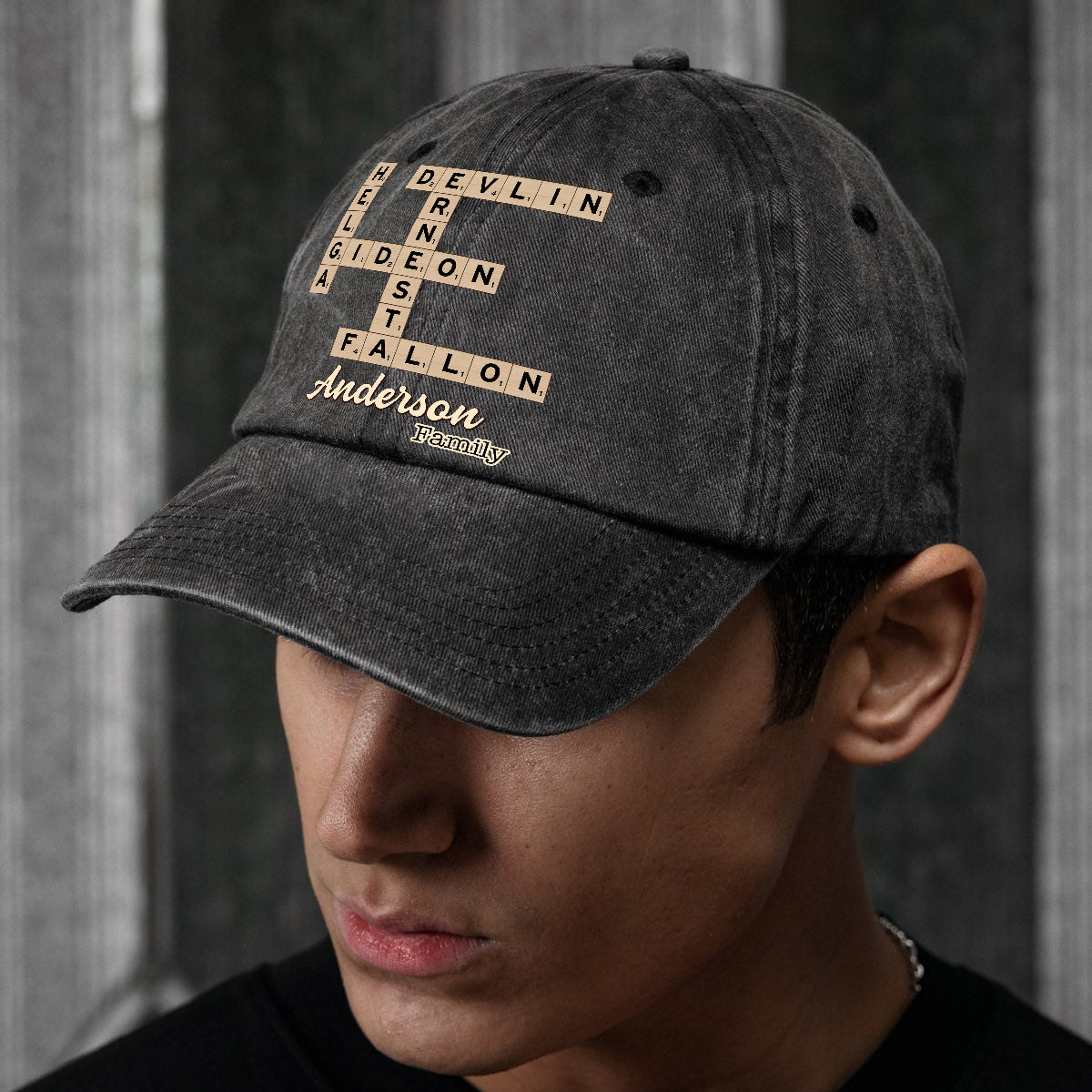 Scrabble-Kreuzworträtsel „Liebe Familie“ – Personalisierte Scrabble-Jeanskappe aus gewaschenem Denim