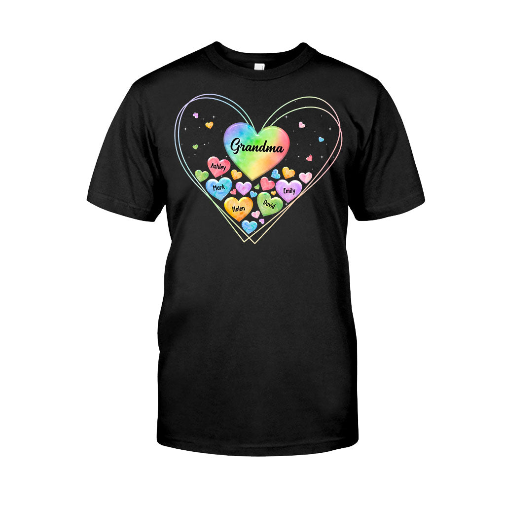 Buntes Herz für Oma und Mutter – Geschenk für Oma, Mama – Personalisiertes T-Shirt und Hoodie