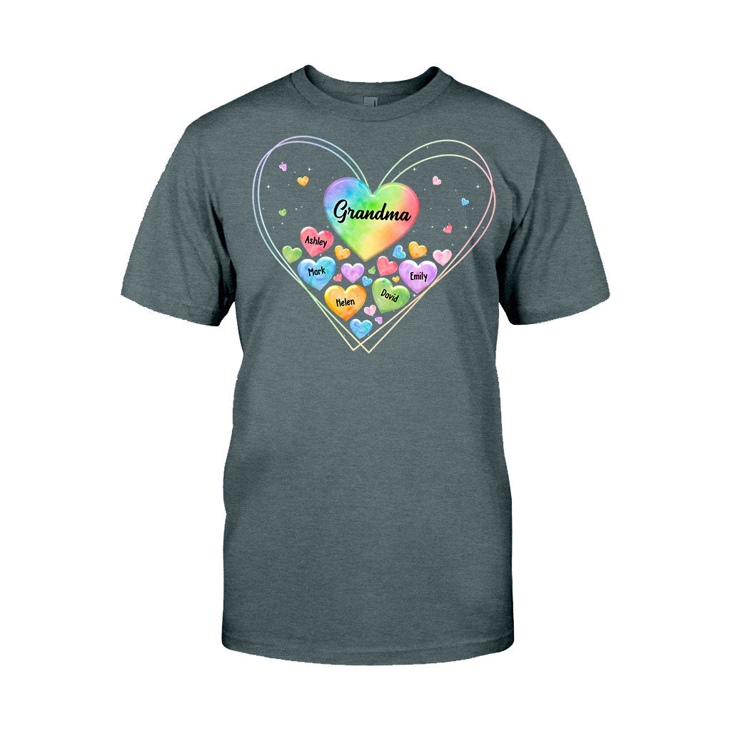 Buntes Herz für Oma und Mutter – Geschenk für Oma, Mama – Personalisiertes T-Shirt und Hoodie