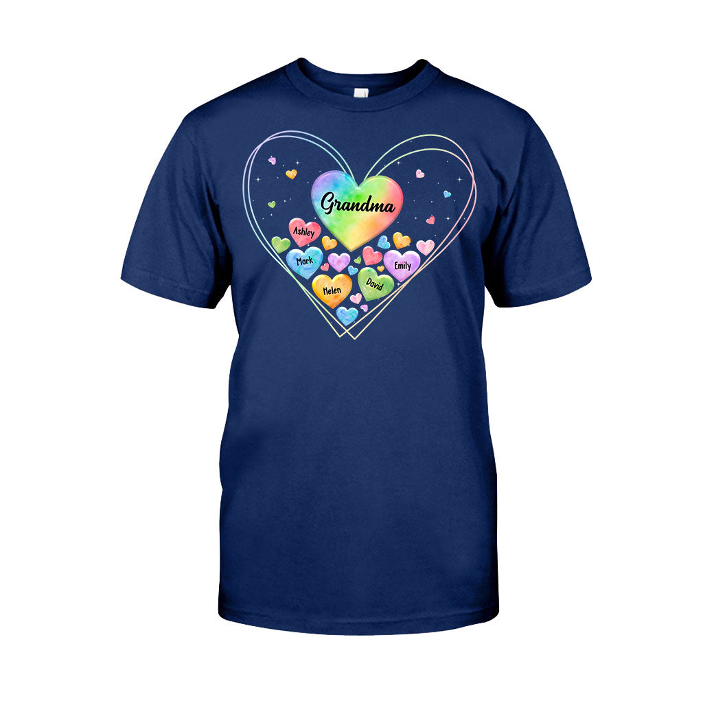 Buntes Herz für Oma und Mutter – Geschenk für Oma, Mama – Personalisiertes T-Shirt und Hoodie