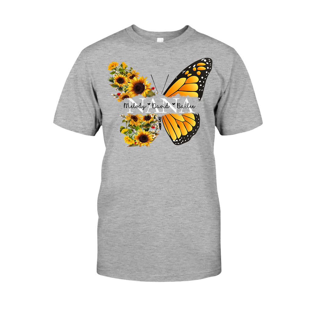 Nana Butterfly Sunflower – Geschenk für Oma und Mama – Personalisiertes T-Shirt und Hoodie