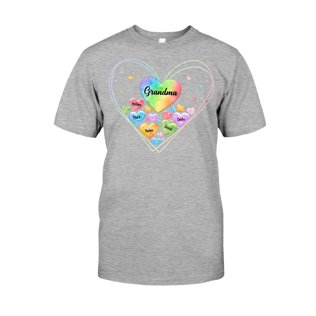 Buntes Herz für Oma und Mutter – Geschenk für Oma, Mama – Personalisiertes T-Shirt und Hoodie