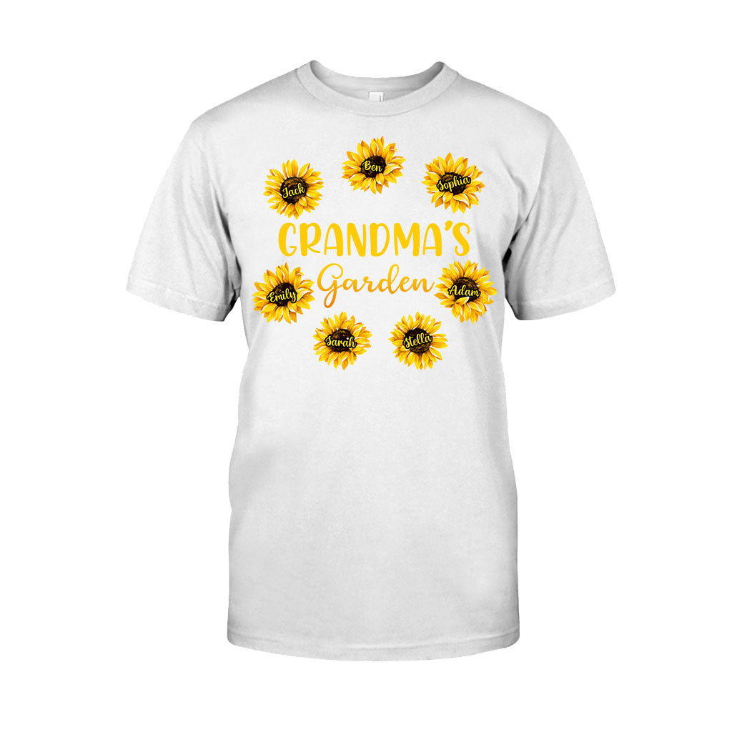 Omas Garten – Geschenk für Oma, Mama, Papa, Opa – Personalisiertes T-Shirt und Hoodie